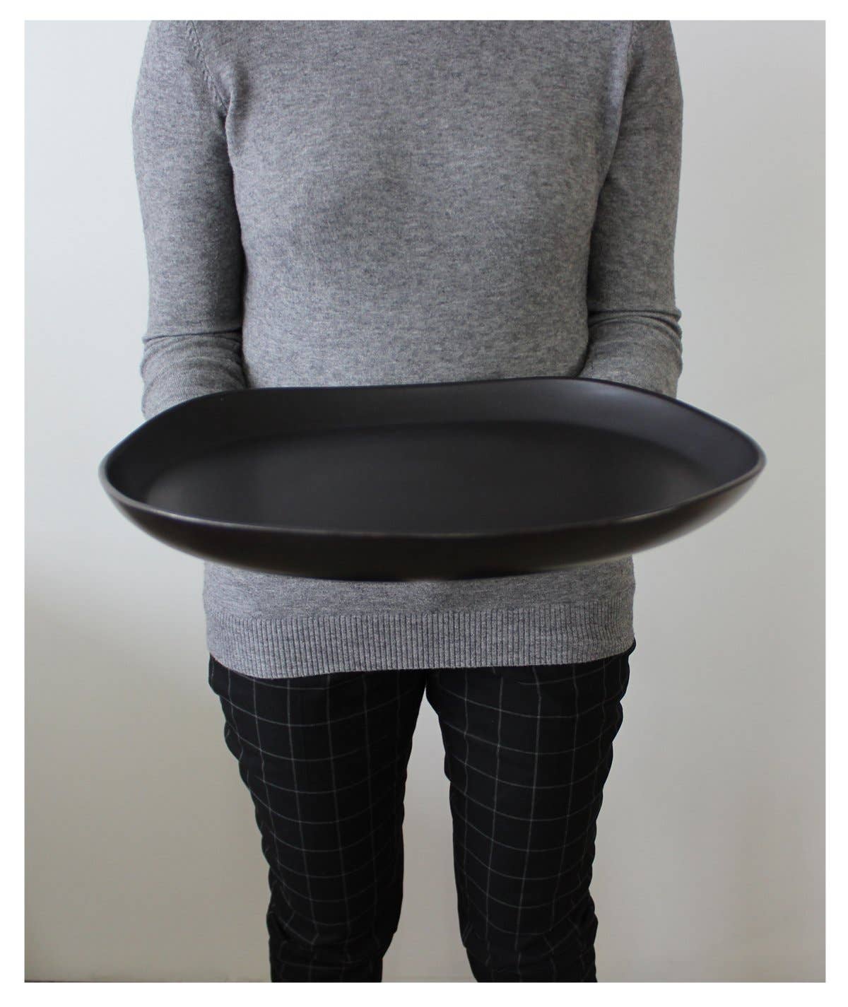 Stoneware Round Serving Platter | Dadasi: Matte Black