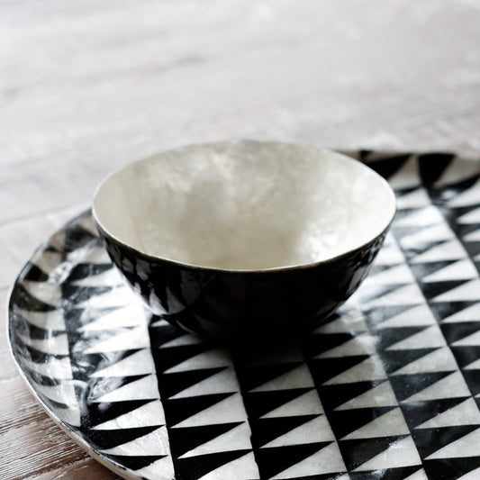 5" Round Capiz Bowl  (Black & White): Solid Black