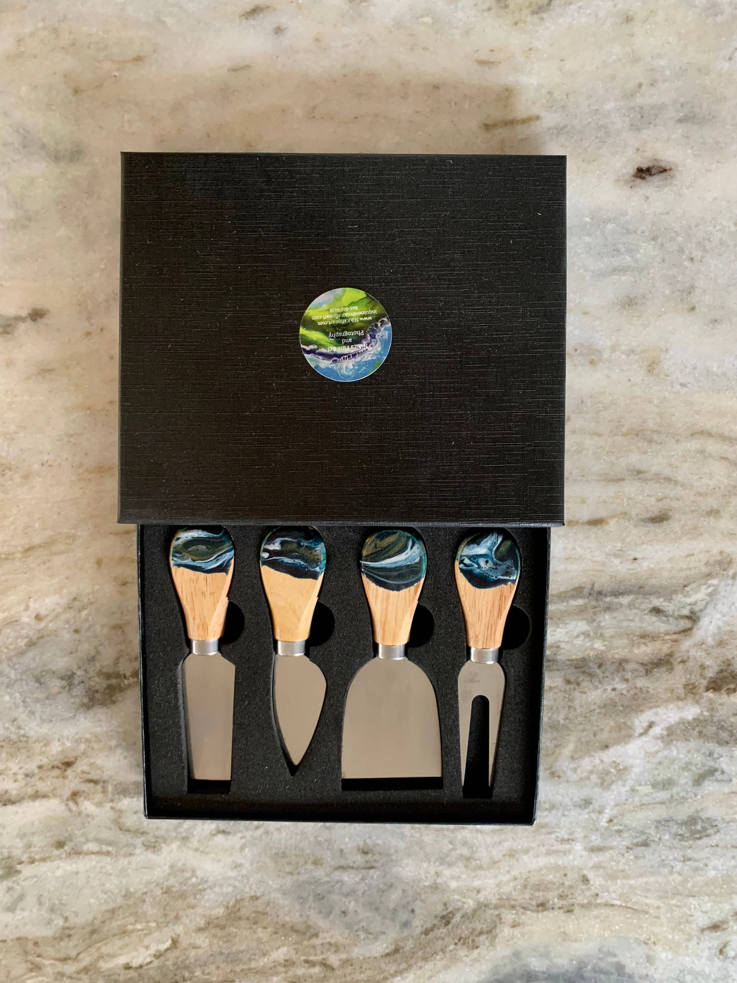 Cheese Utensil Set of 6 with black box organic resin: Black/White/Gold