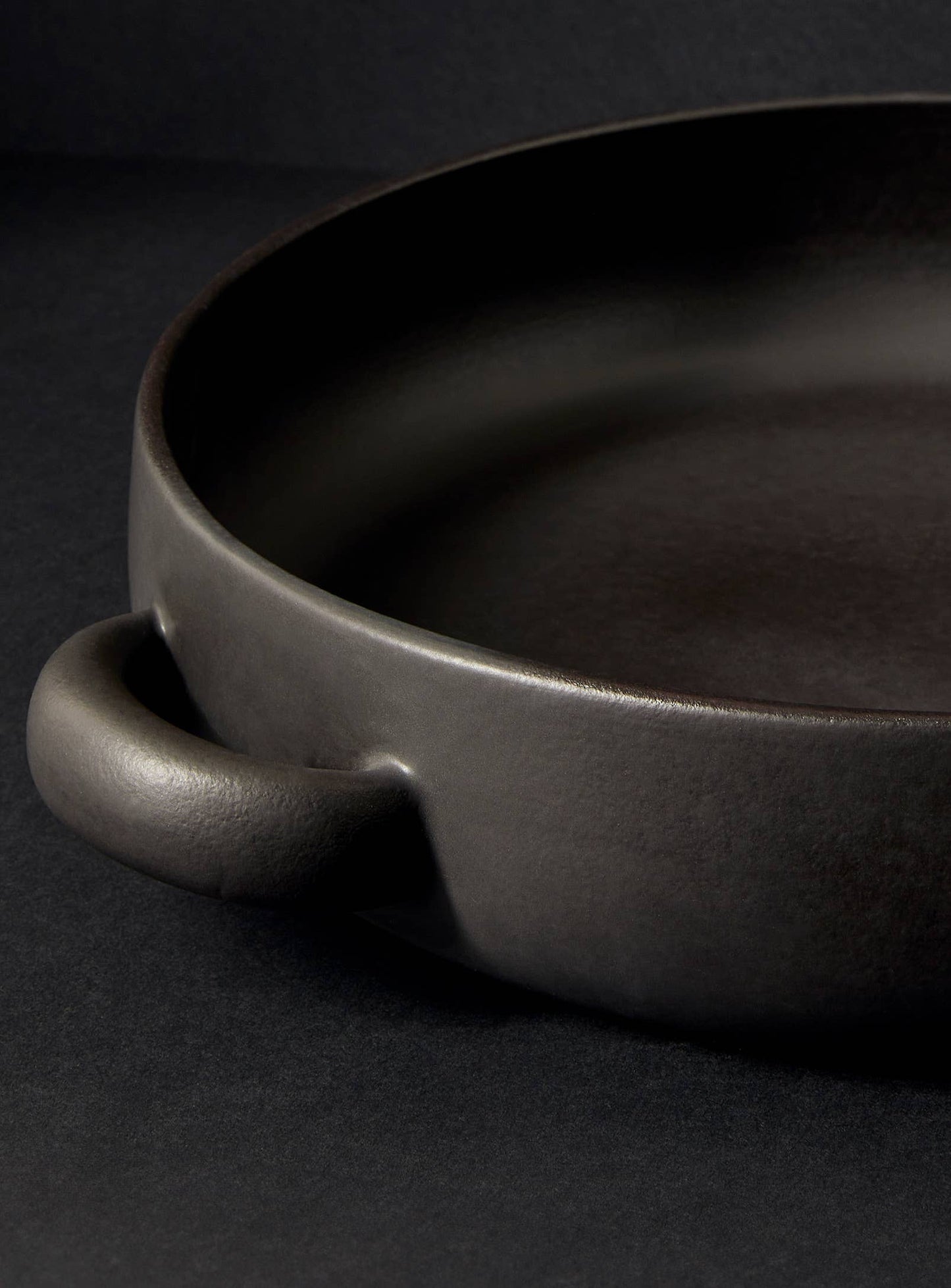 Stoneware Serving Plate with Handles 13.4": Matte Black