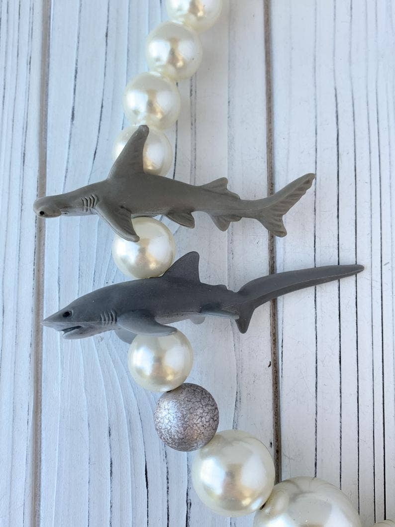 The Shark Necklace in Pearl