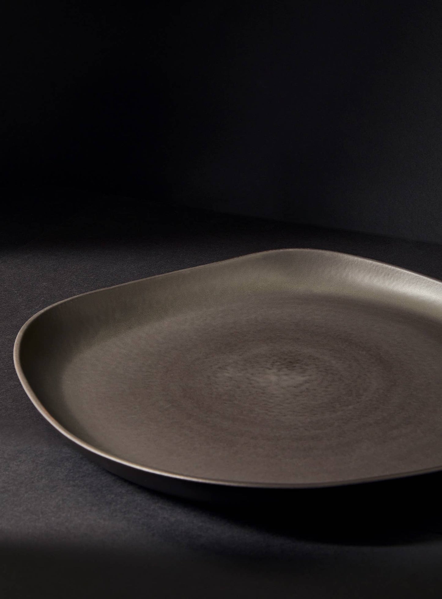 Stoneware Round Serving Platter | Dadasi: Matte Black