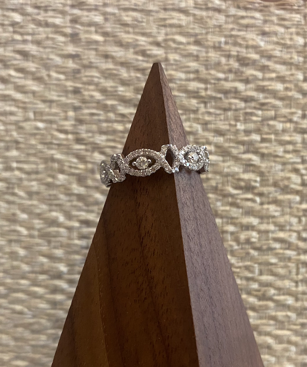 Fancy Oval Diamond Band